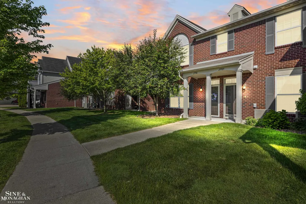 29981 Fox Run Circle Warren City MI 48092