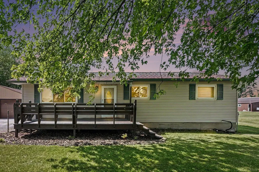 1944 E River Road Kawkawlin Township MI 48631