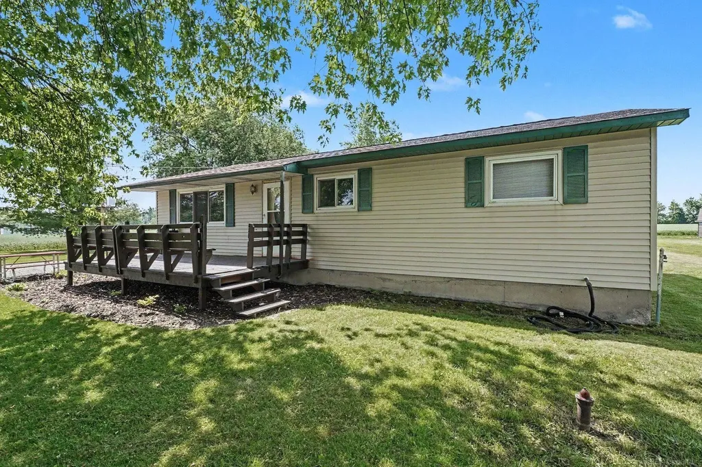1944 E River Road Kawkawlin Township MI 48631
