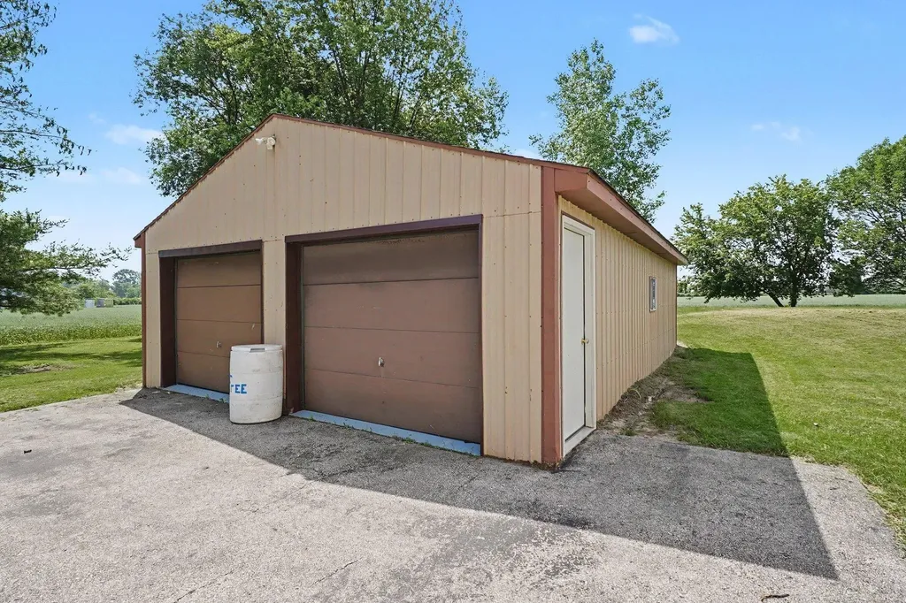 1944 E River Road Kawkawlin Township MI 48631