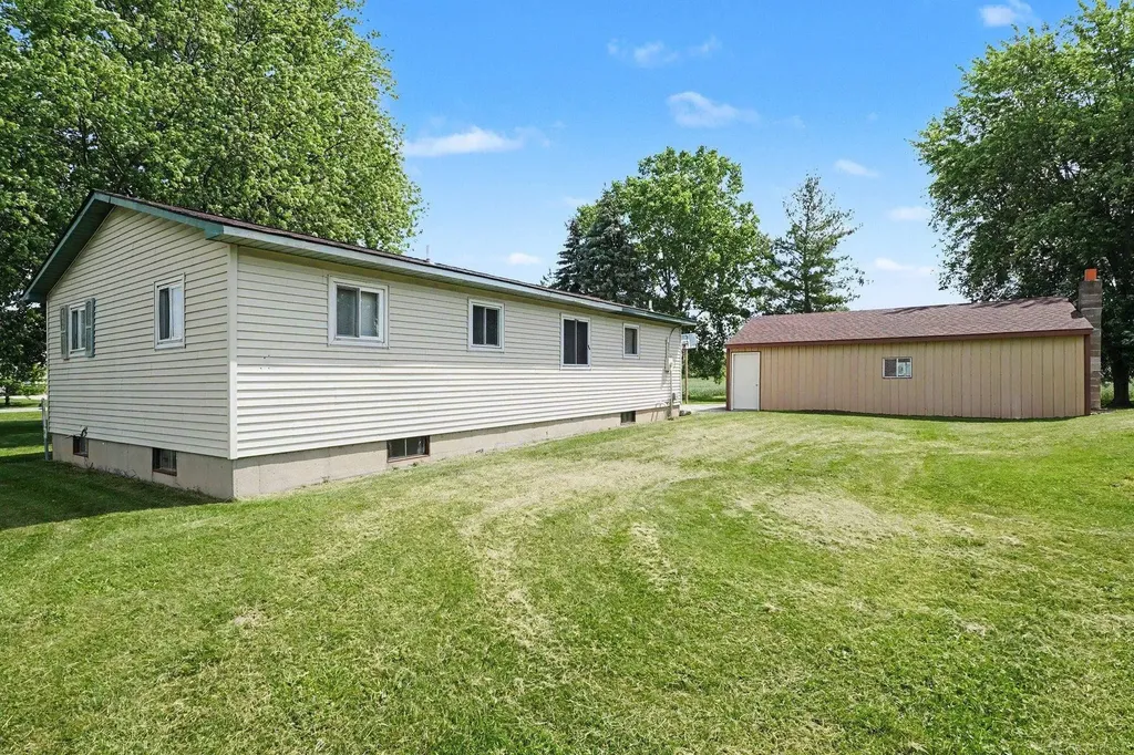 1944 E River Road Kawkawlin Township MI 48631