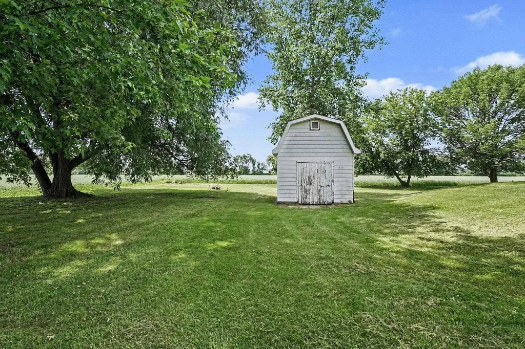 1944 E River Road Kawkawlin Township MI 48631