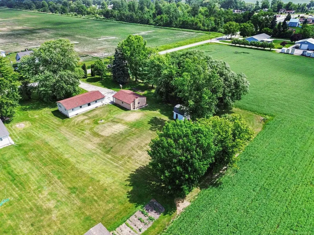 1944 E River Road Kawkawlin Township MI 48631