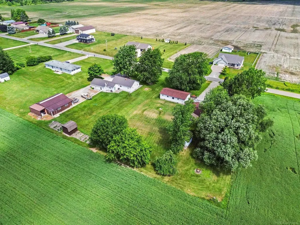 1944 E River Road Kawkawlin Township MI 48631