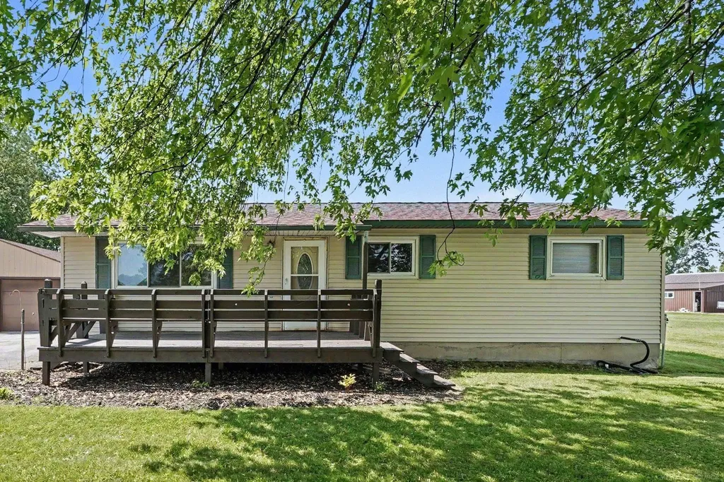 1944 E River Road Kawkawlin Township MI 48631