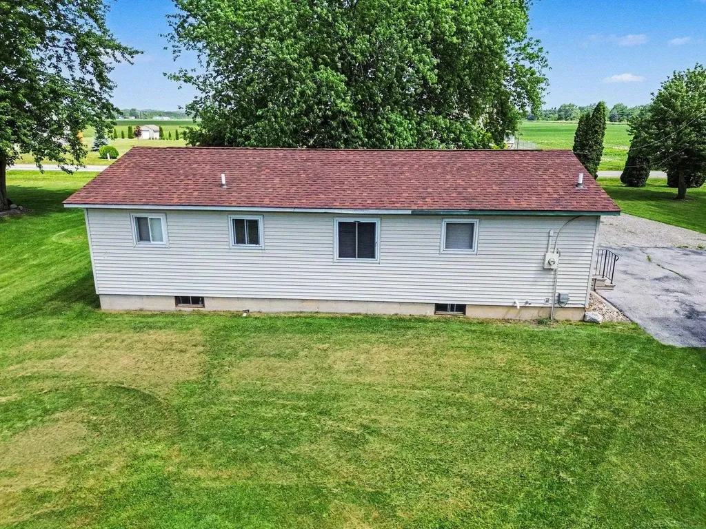 1944 E River Road Kawkawlin Township MI 48631