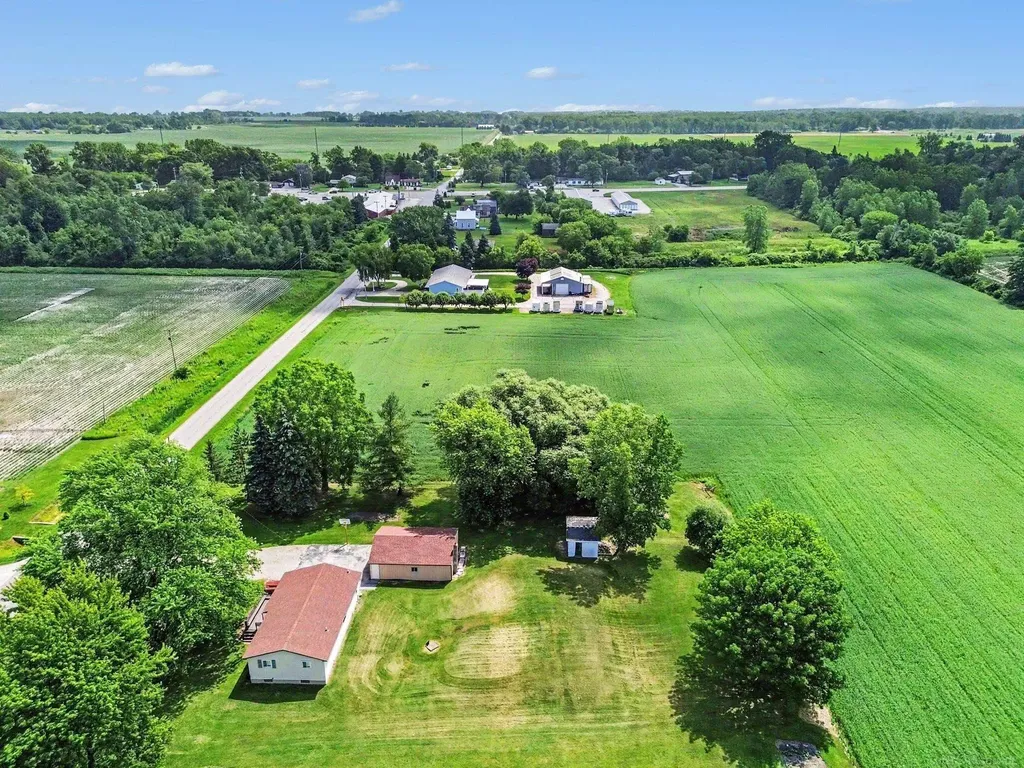 1944 E River Road Kawkawlin Township MI 48631