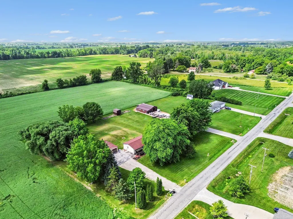 1944 E River Road Kawkawlin Township MI 48631