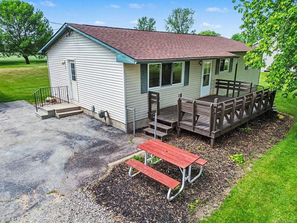 1944 E River Road Kawkawlin Township MI 48631