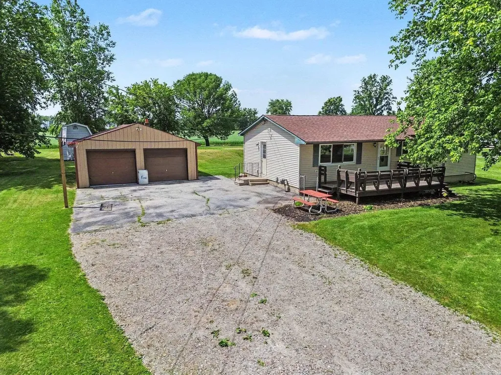 1944 E River Road Kawkawlin Township MI 48631