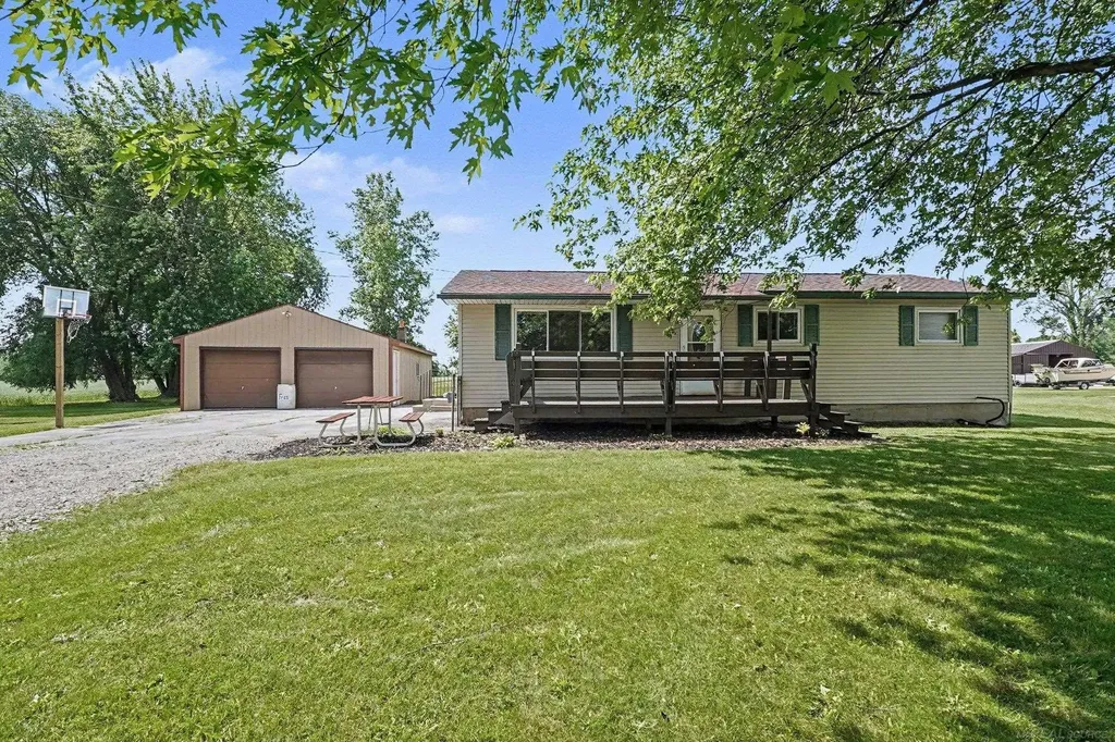 1944 E River Road Kawkawlin Township MI 48631