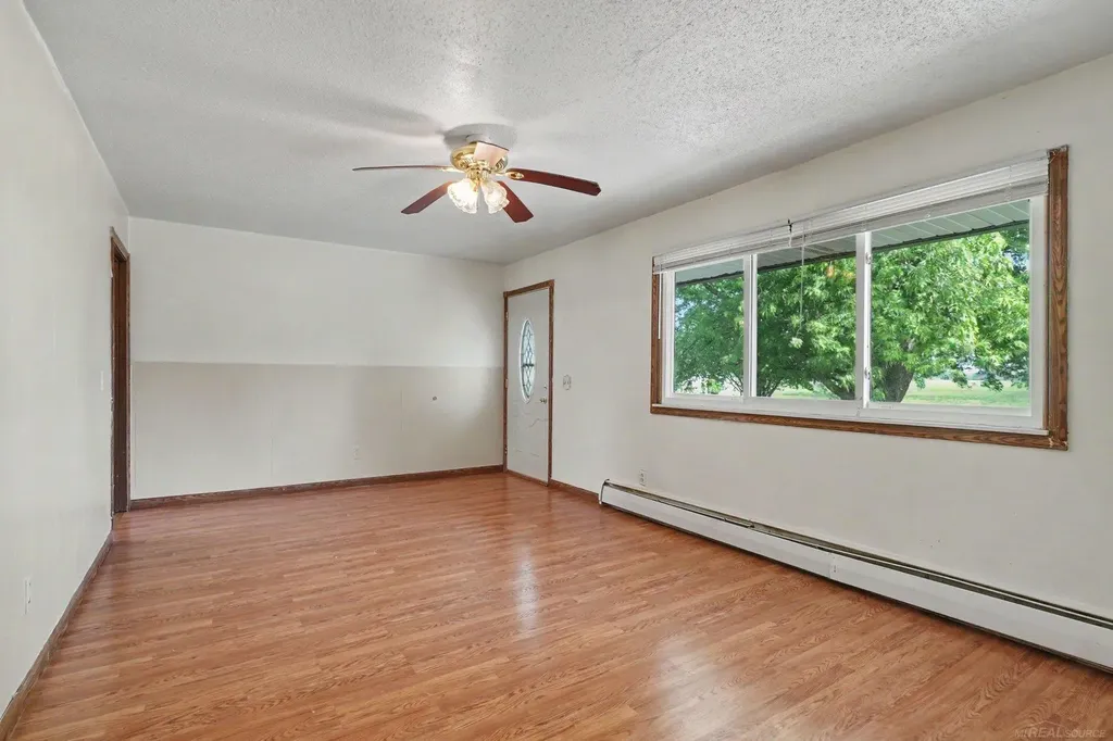 1944 E River Road Kawkawlin Township MI 48631