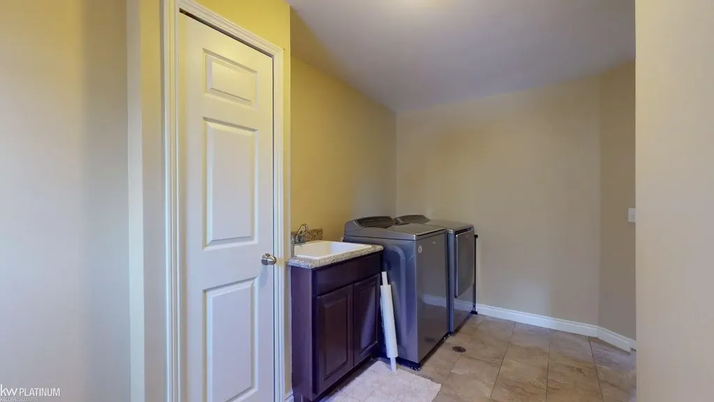 4308 Hawks Nest Road Shelby Charter Township MI 48317