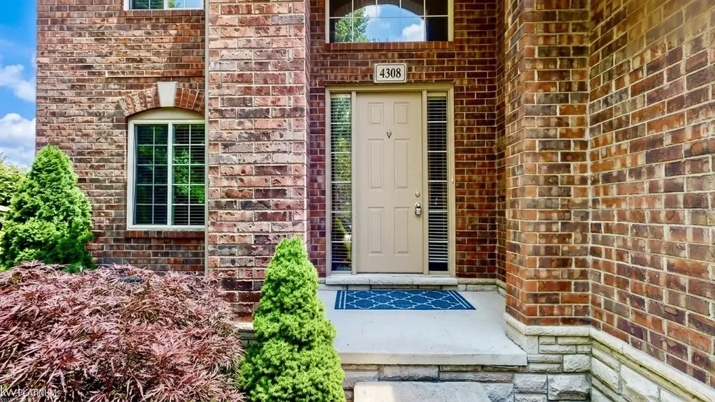 4308 Hawks Nest Road Shelby Charter Township MI 48317