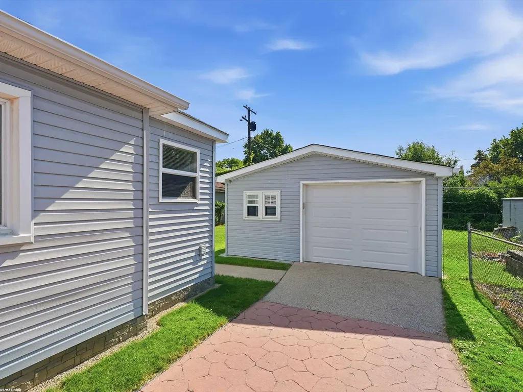 27320 Lawnwood Street Roseville City MI 48066