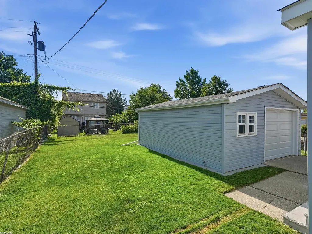 27320 Lawnwood Street Roseville City MI 48066