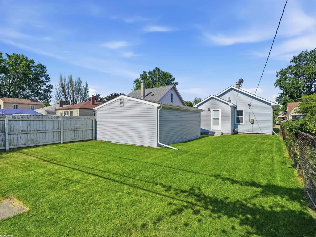 27320 Lawnwood Street Roseville City MI 48066