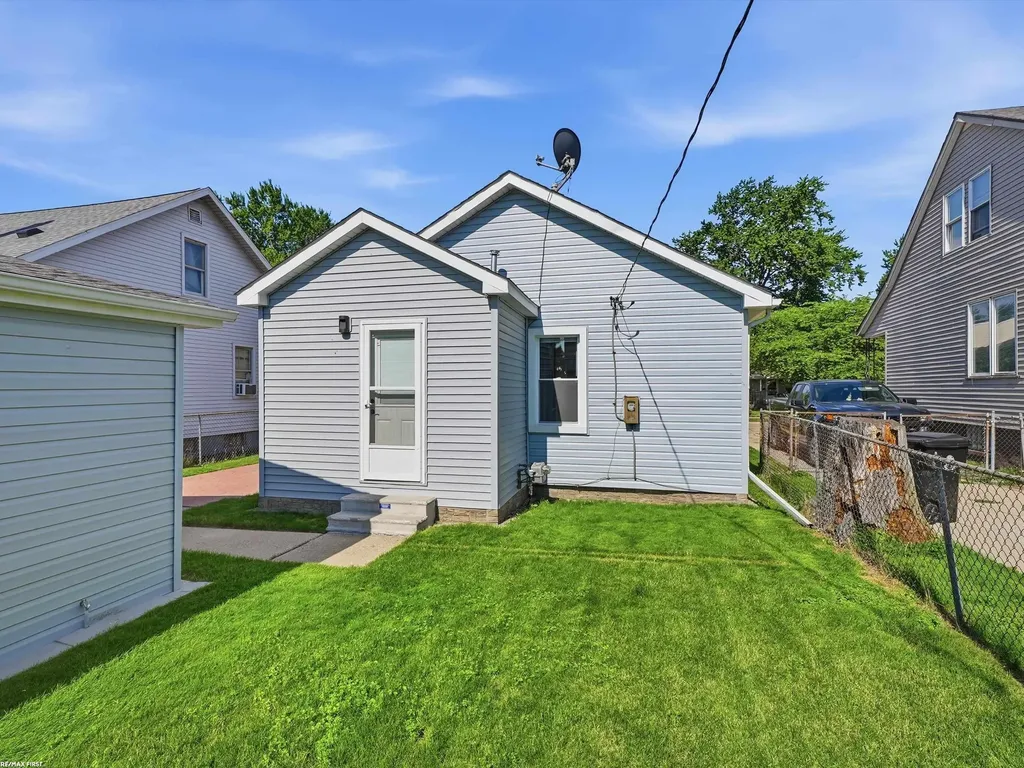 27320 Lawnwood Street Roseville City MI 48066