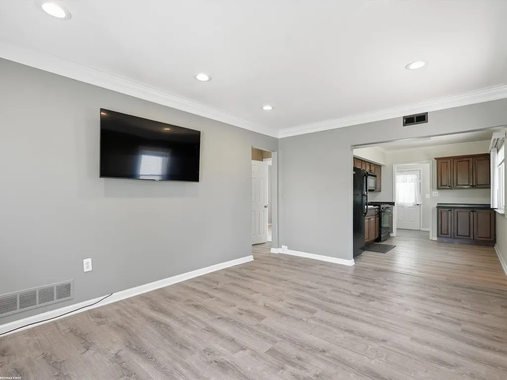 27320 Lawnwood Street Roseville City MI 48066