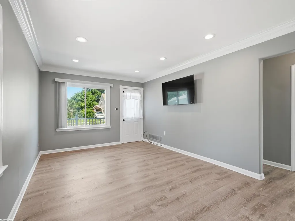 27320 Lawnwood Street Roseville City MI 48066