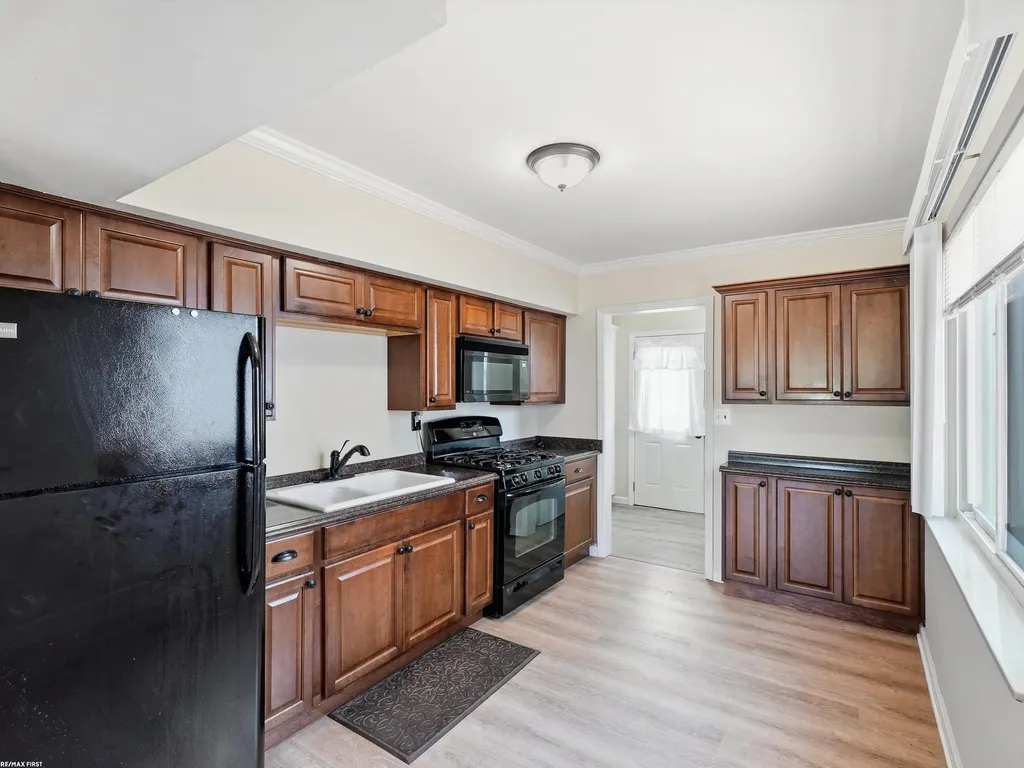 27320 Lawnwood Street Roseville City MI 48066