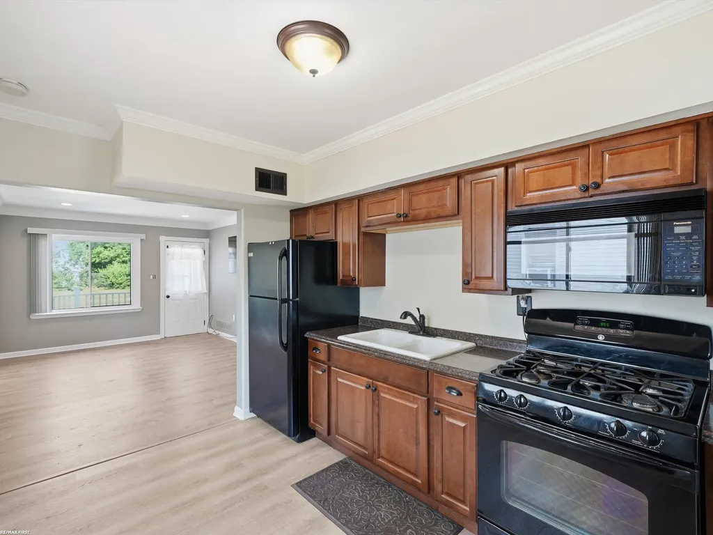 27320 Lawnwood Street Roseville City MI 48066