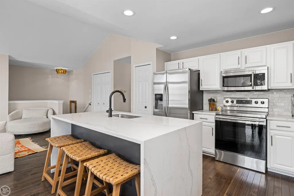 16354 Chatham Drive Macomb Township MI 48044