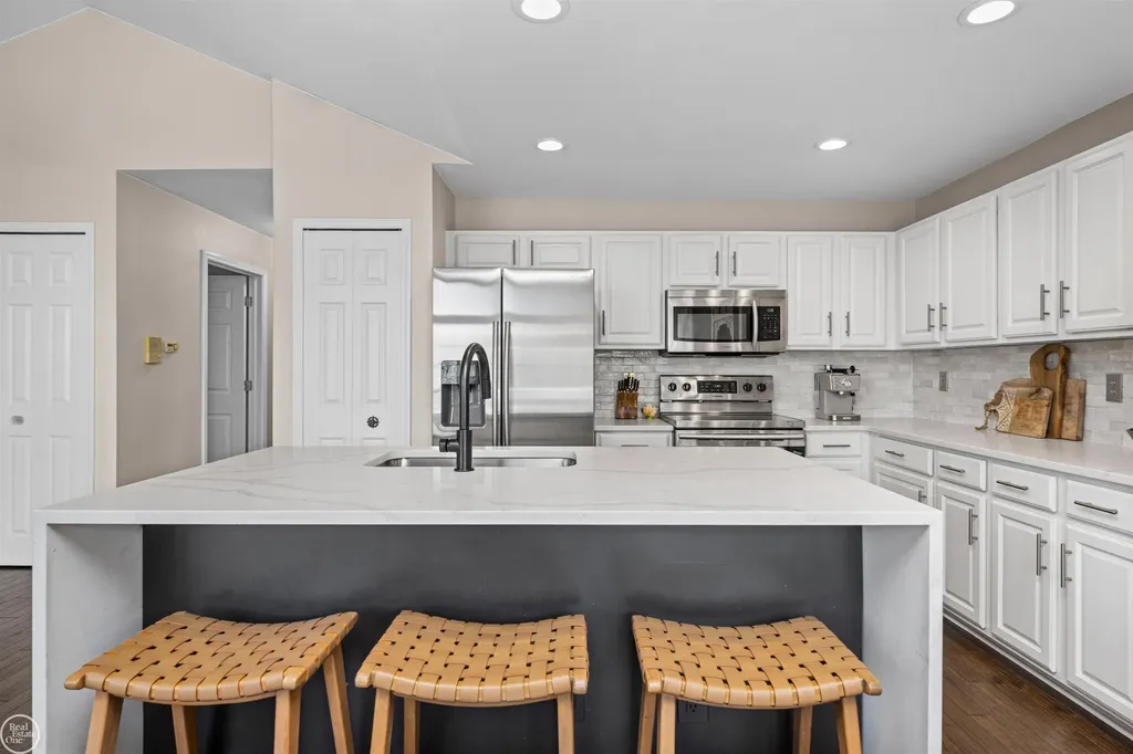 16354 Chatham Drive Macomb Township MI 48044