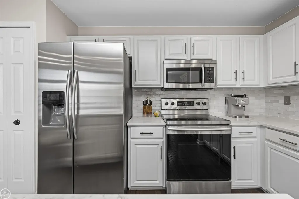 16354 Chatham Drive Macomb Township MI 48044