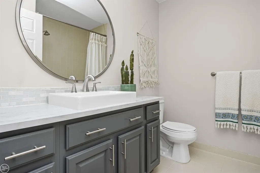 16354 Chatham Drive Macomb Township MI 48044