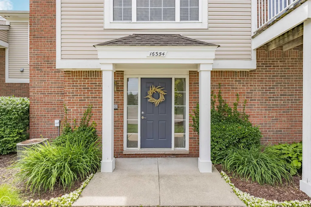 16354 Chatham Drive Macomb Township MI 48044