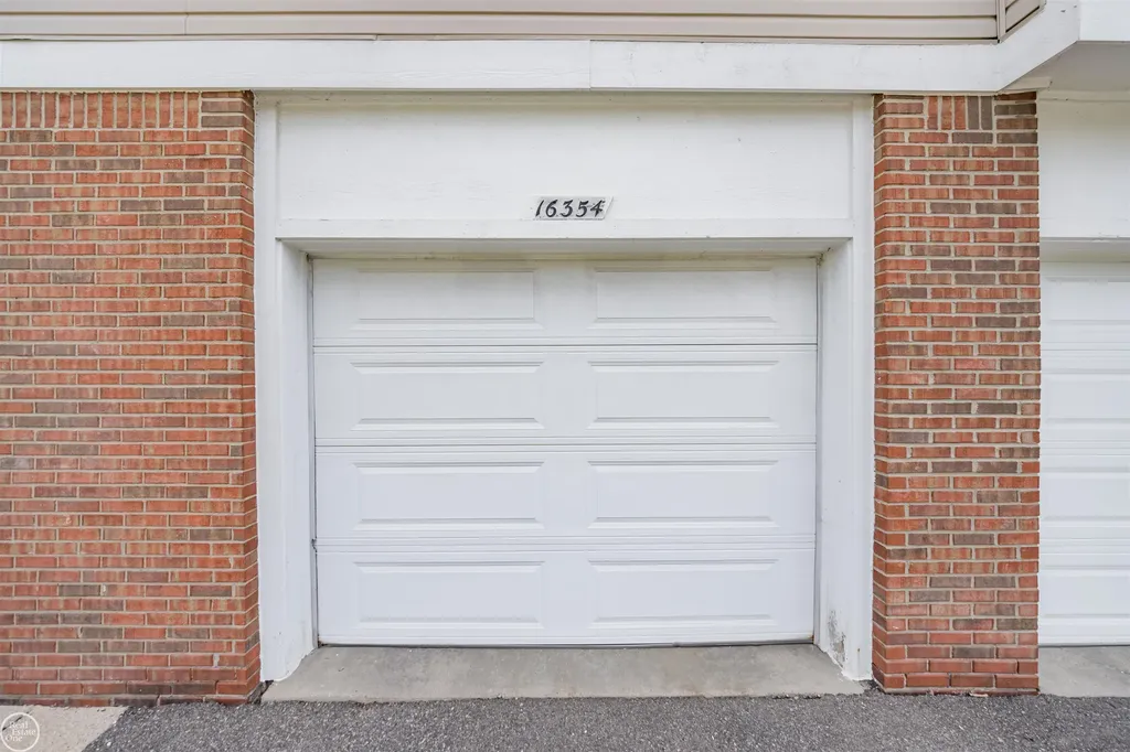 16354 Chatham Drive Macomb Township MI 48044