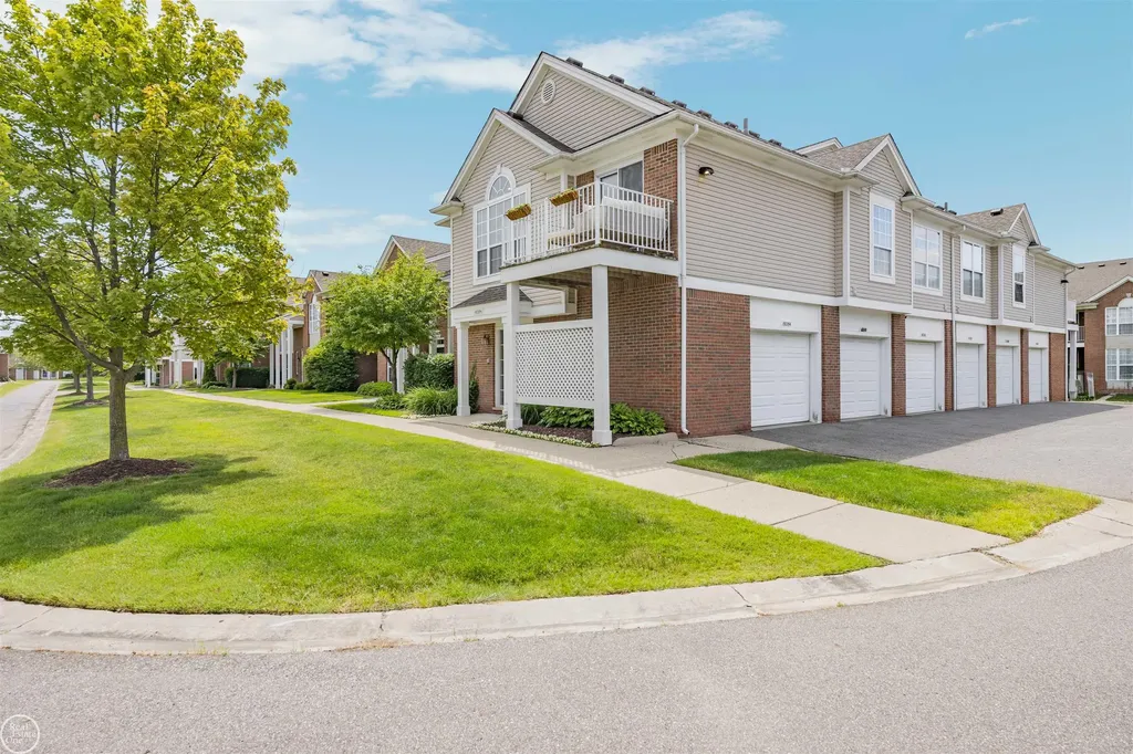 16354 Chatham Drive Macomb Township MI 48044