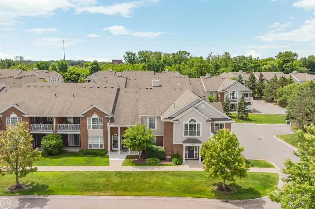 16354 Chatham Drive Macomb Township MI 48044