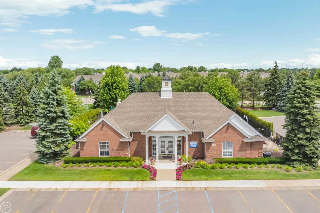 16354 Chatham Drive Macomb Township MI 48044
