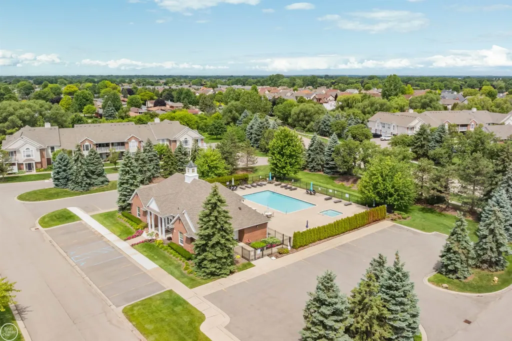 16354 Chatham Drive Macomb Township MI 48044