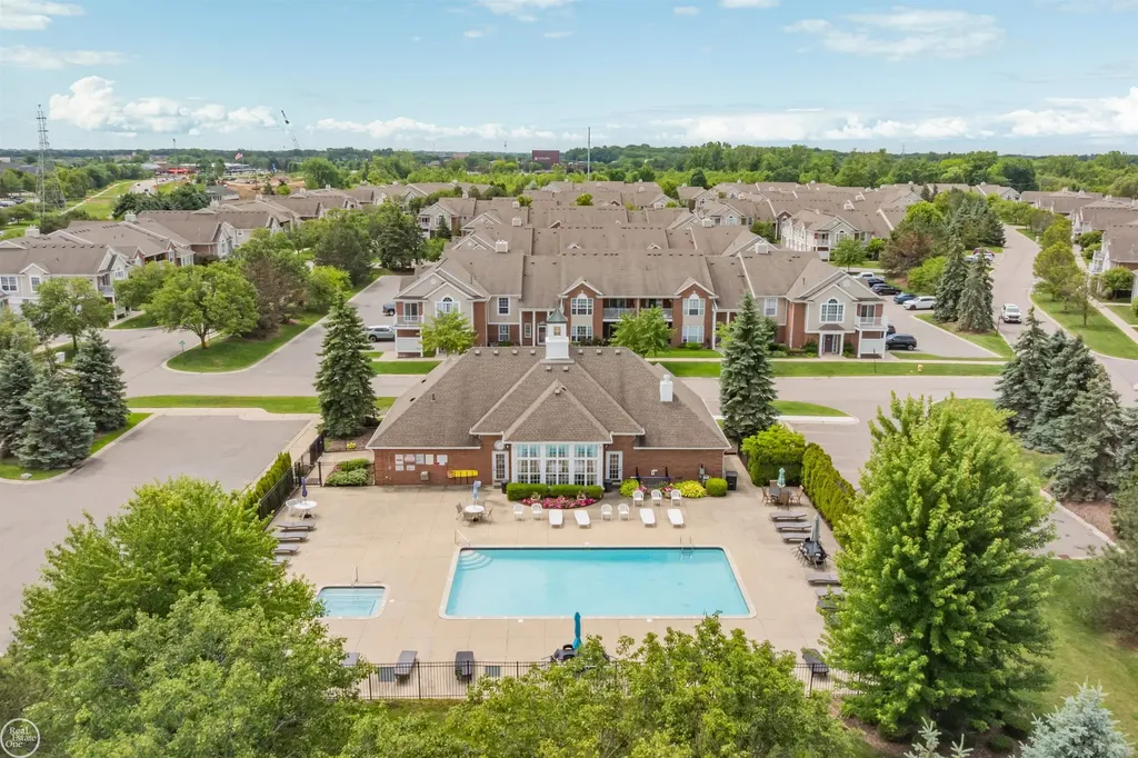 16354 Chatham Drive Macomb Township MI 48044