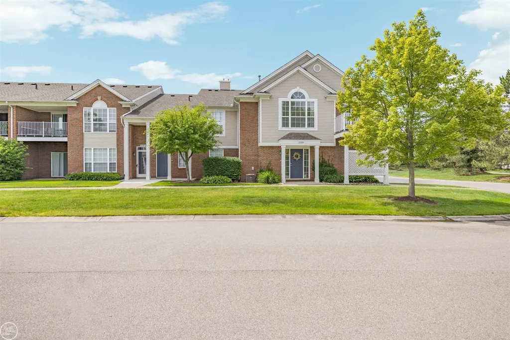 16354 Chatham Drive Macomb Township MI 48044