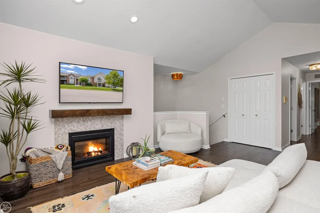 16354 Chatham Drive Macomb Township MI 48044