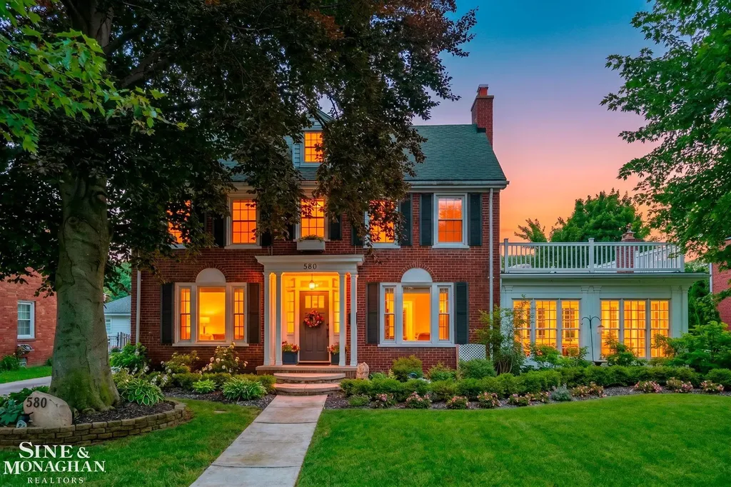 580 Hampton Road Grosse Pointe Woods City MI 48236