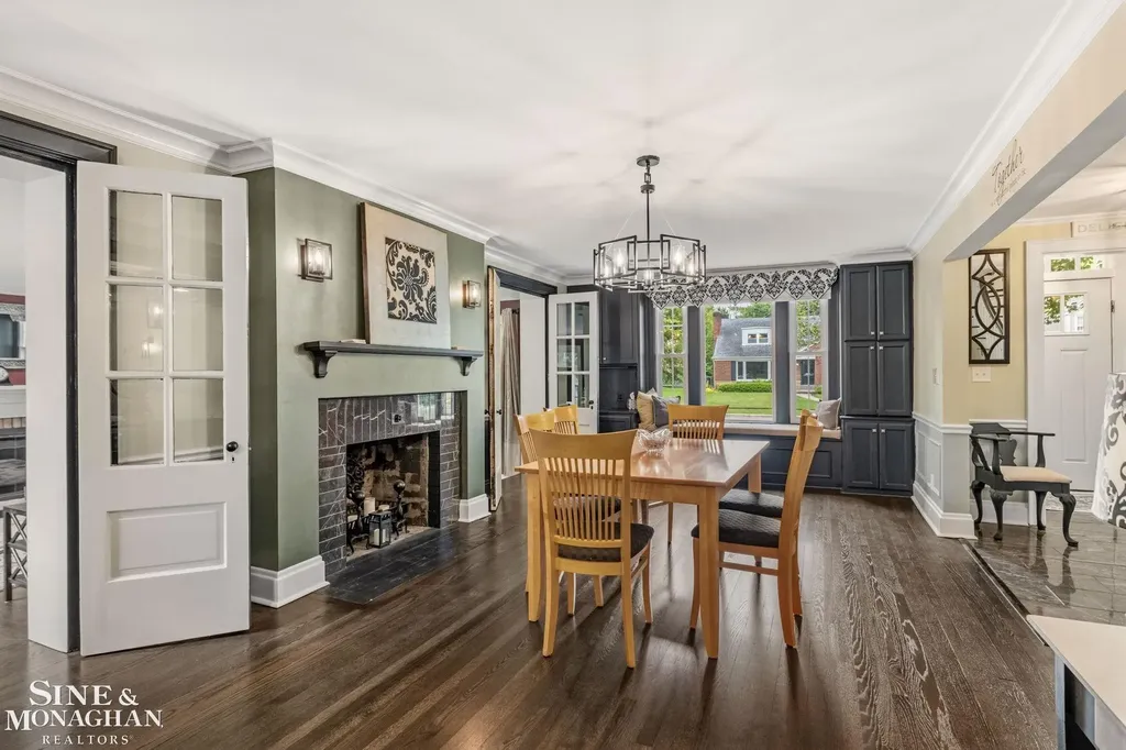 580 Hampton Road Grosse Pointe Woods City MI 48236