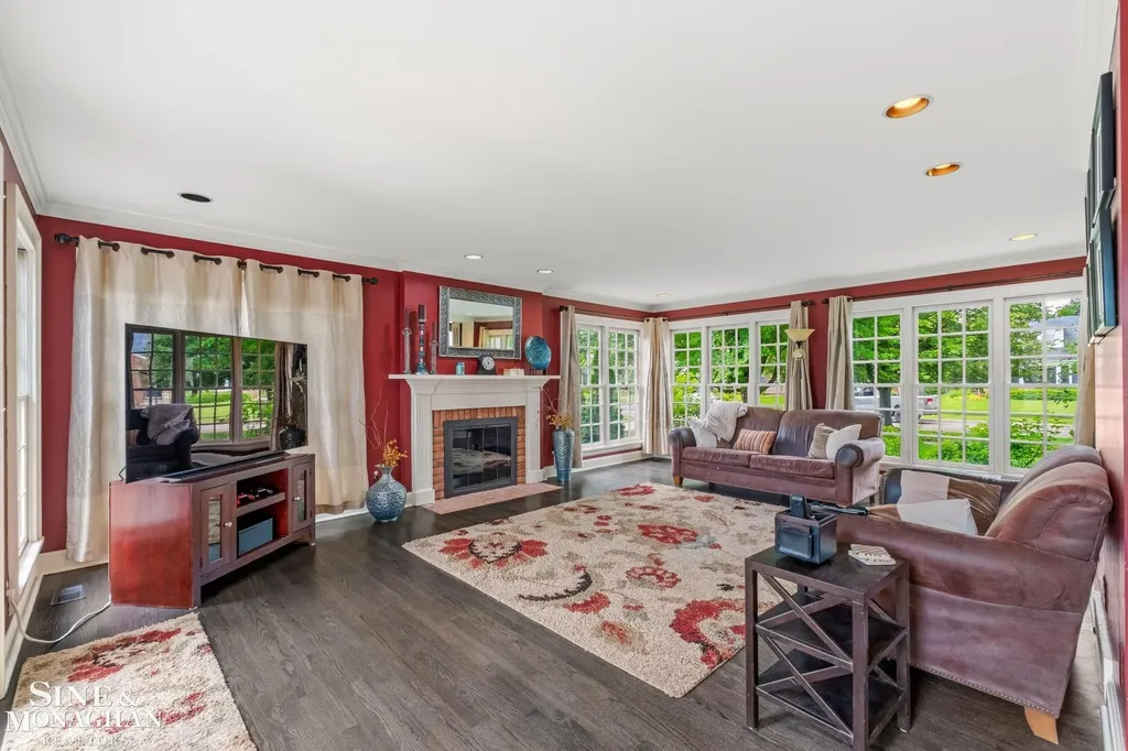 580 Hampton Road Grosse Pointe Woods City MI 48236