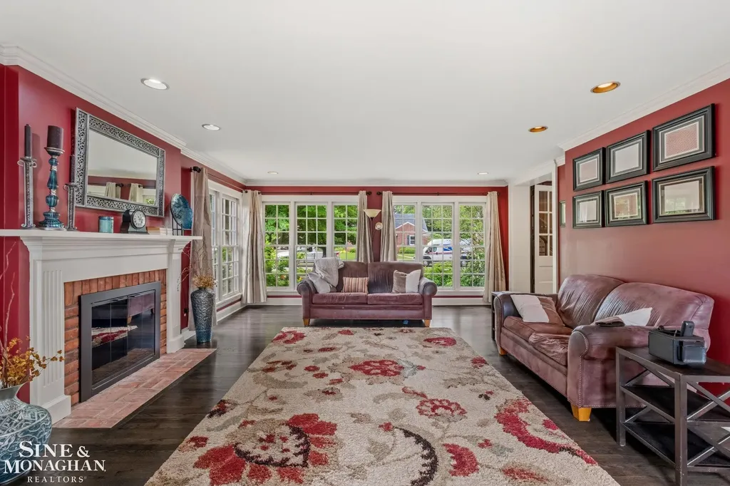 580 Hampton Road Grosse Pointe Woods City MI 48236