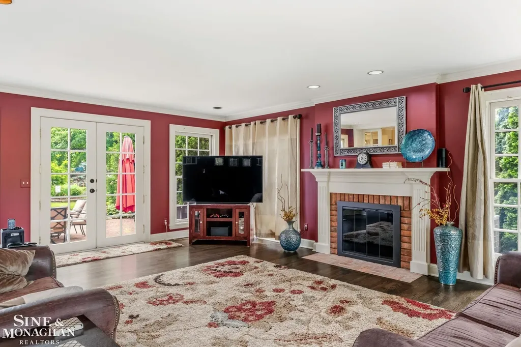 580 Hampton Road Grosse Pointe Woods City MI 48236