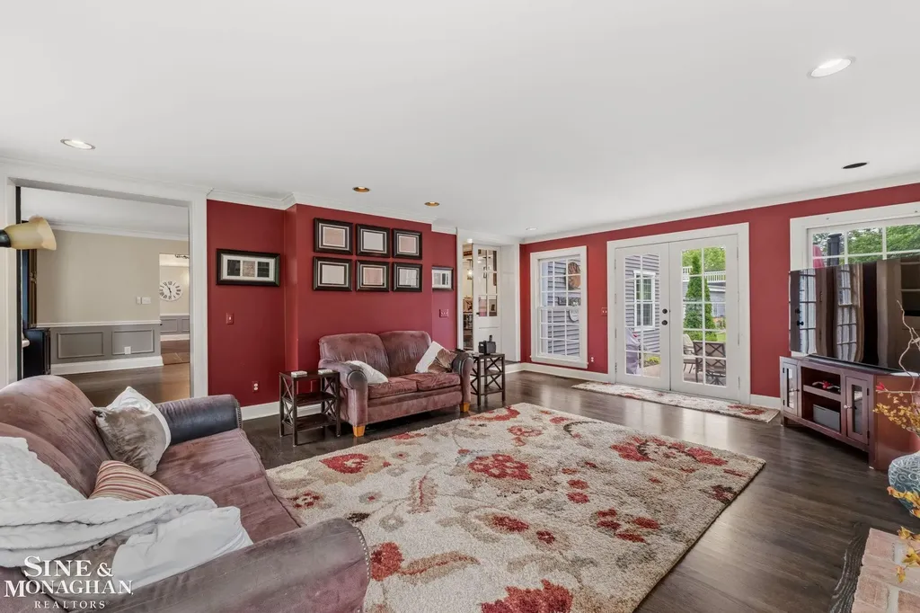 580 Hampton Road Grosse Pointe Woods City MI 48236