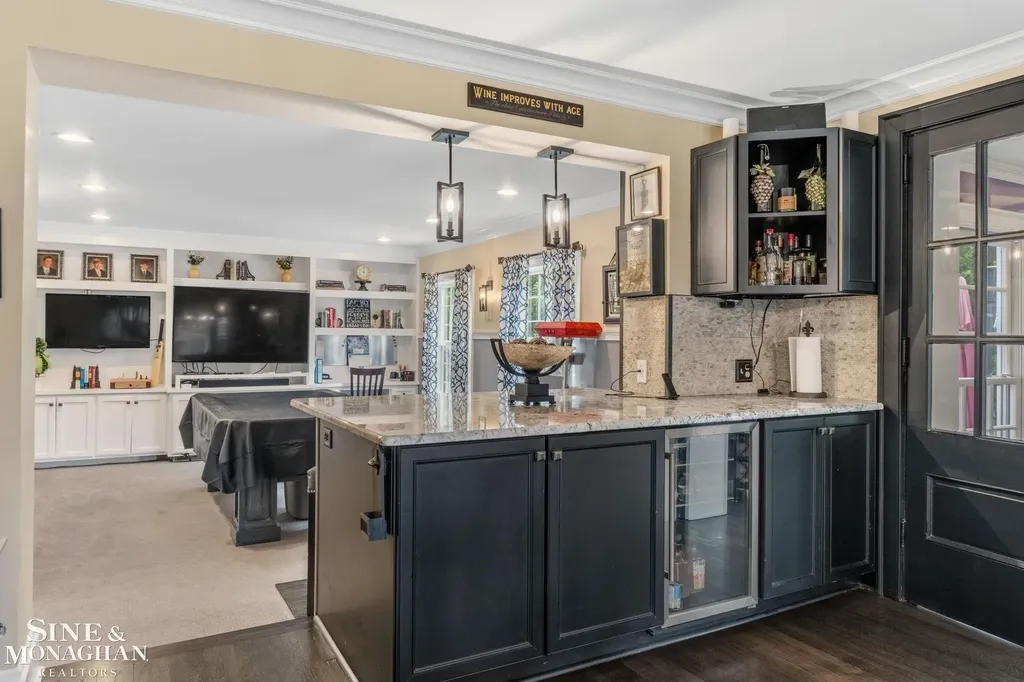 580 Hampton Road Grosse Pointe Woods City MI 48236