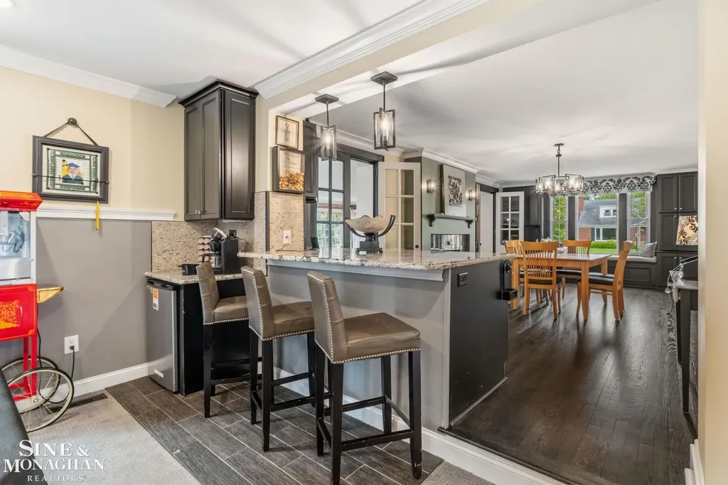 580 Hampton Road Grosse Pointe Woods City MI 48236