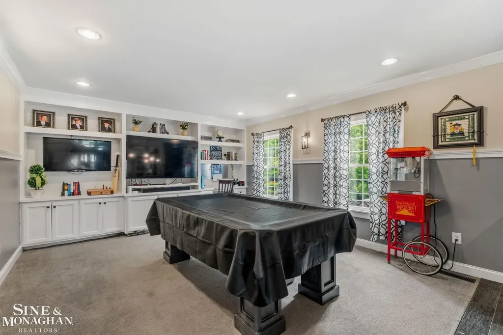 580 Hampton Road Grosse Pointe Woods City MI 48236