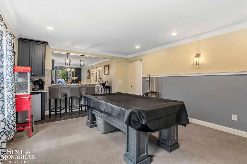 580 Hampton Road Grosse Pointe Woods City MI 48236