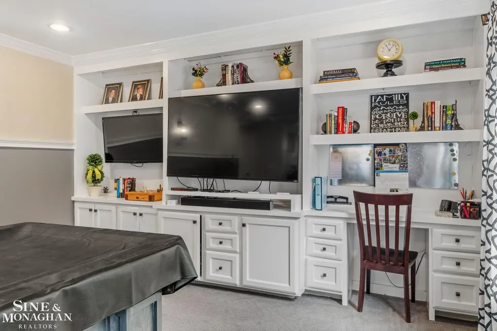 580 Hampton Road Grosse Pointe Woods City MI 48236